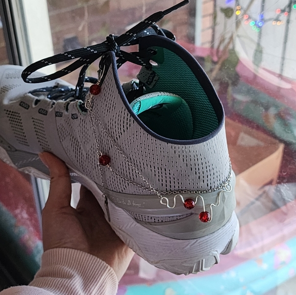 Blood drip shoe chain - Picture 4 of 4